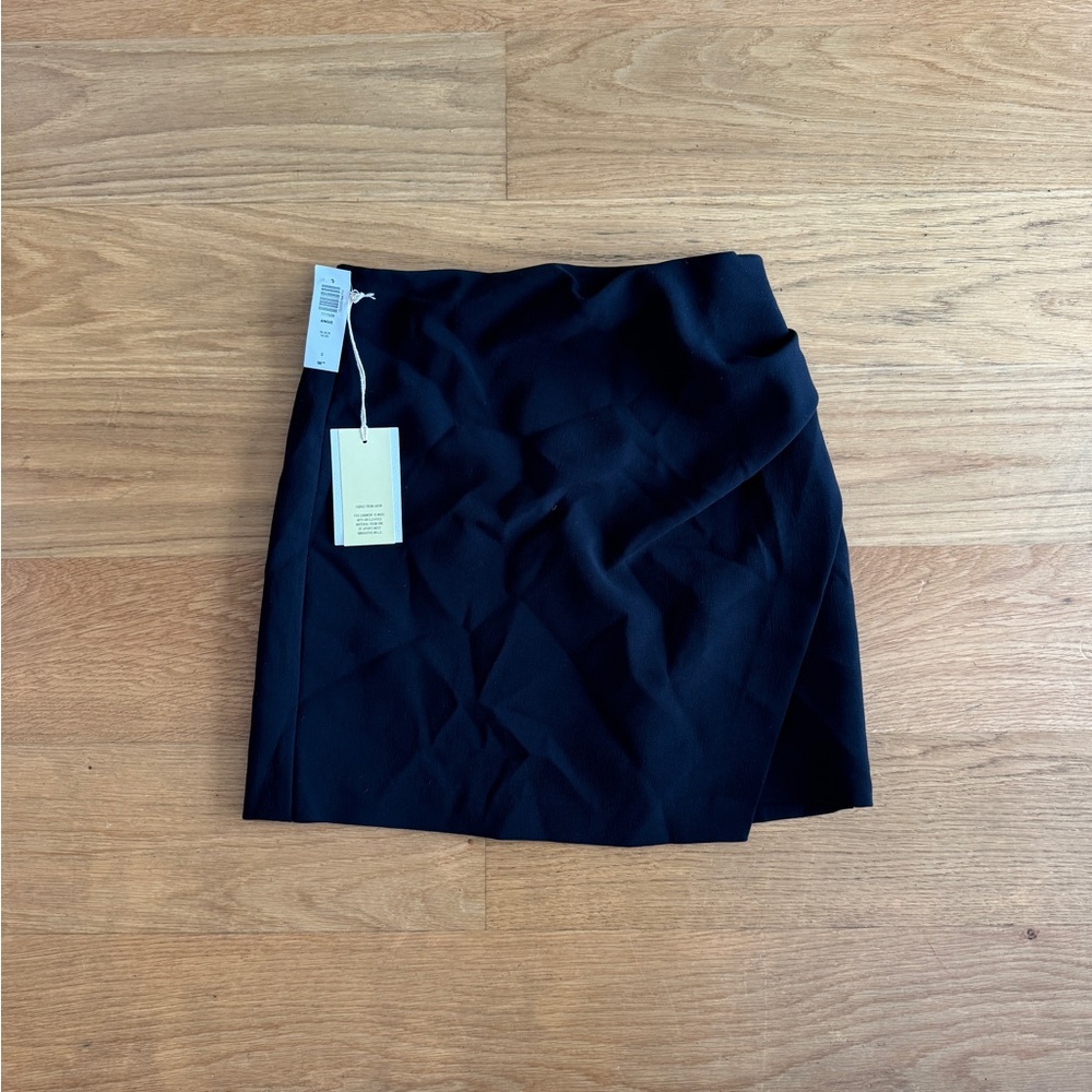 *NWT* Wilfred ANGIE Skirt in Black